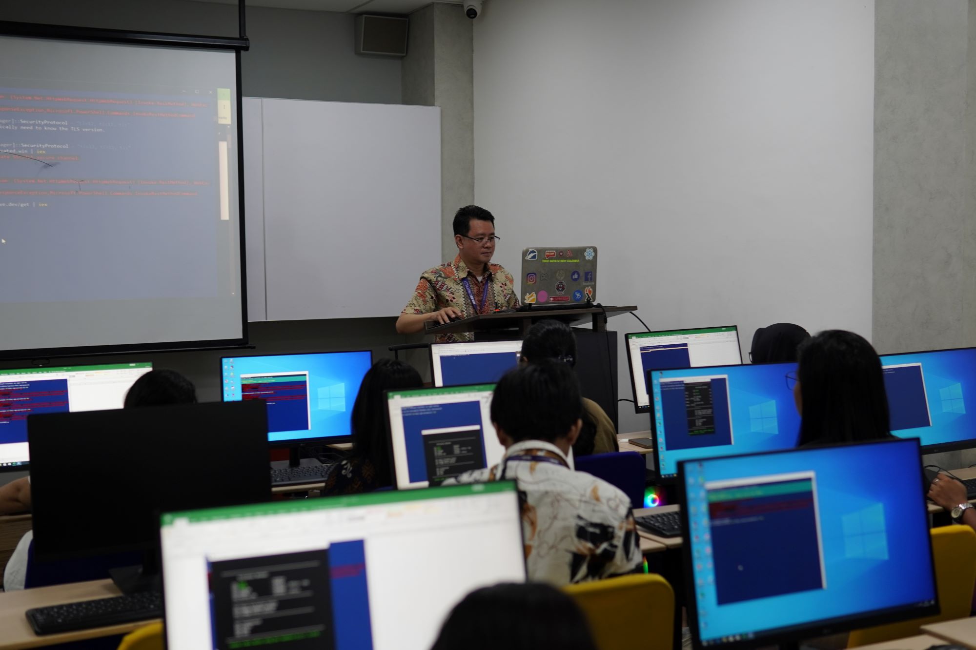 Featured image for “Pelatihan MS-Office Excel Persiapan untuk Meningkatkan Efisiensi Olah Data Mahasiswa Magang”